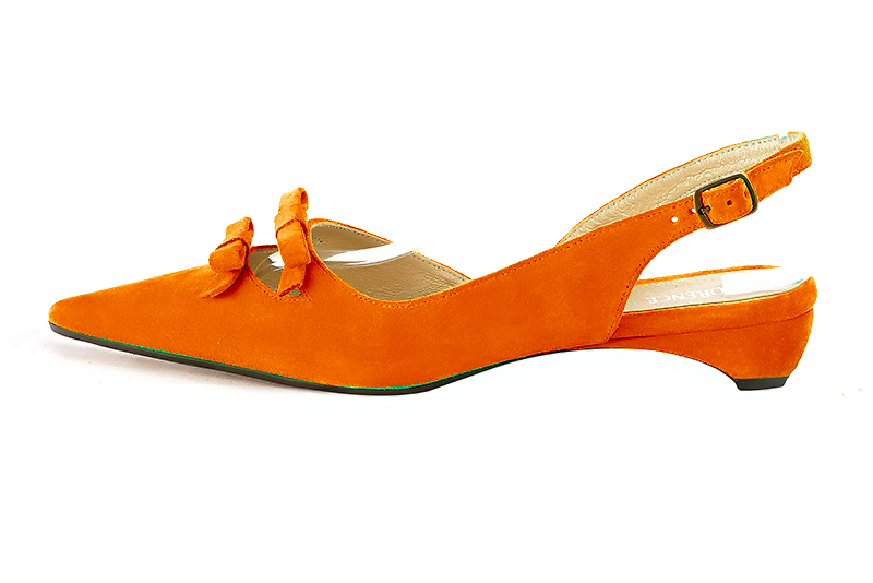Clementine orange women's open back shoes, with a knot. Pointed toe. Flat kitten heels. Profile view - Florence KOOIJMAN